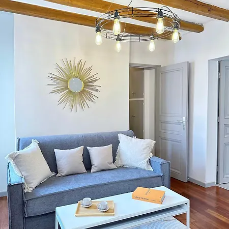 1579 - Eiffel Tower Gem, Stylish & Unique Apartamento Paris