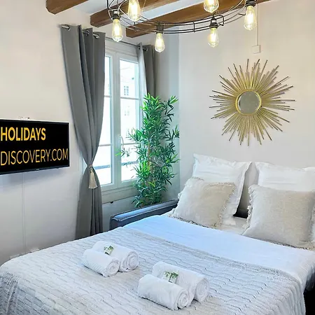 1579 - Eiffel Tower Gem, Stylish & Unique *