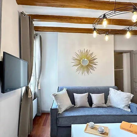 Apartamento 1579 - Eiffel Tower Gem, Stylish & Unique *