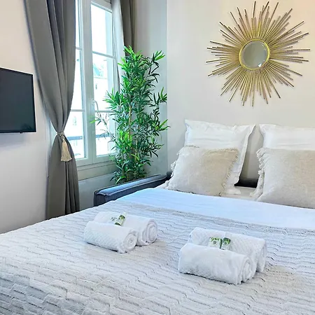 1579 - Eiffel Tower Gem, Stylish & Unique Apartamento *