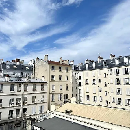 1579 - Eiffel Tower Gem, Stylish & Unique