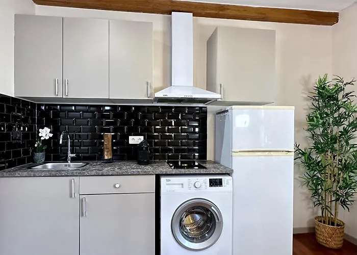 Apartman 1579 - Eiffel Tower Gem, Stylish & Unique *